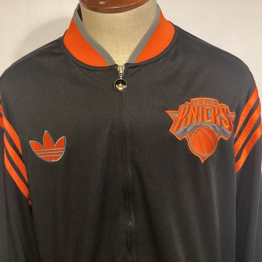 Limited Edition NBA Adidas New York Knicks Black and Orange Jacket Mens size XXL - Picture 2 of 11